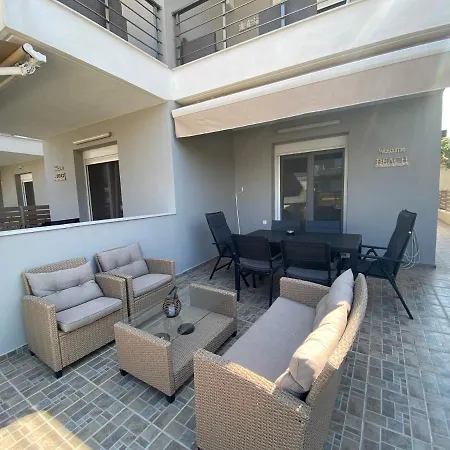 Emerald Luxury Living 니키티