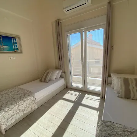Emerald Luxury Living 니키티